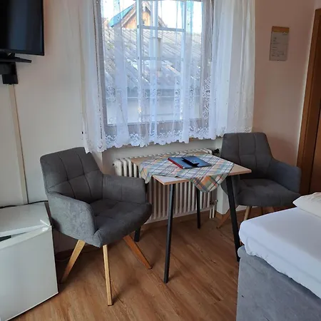 Haus Moni 公寓 施万高